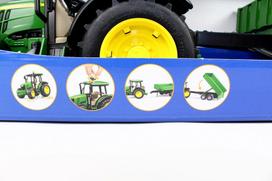 modeliukai traktoriai - BRUDER Traktorius JOHN DEERE 5115M su priekaba - 7 nuotrauka