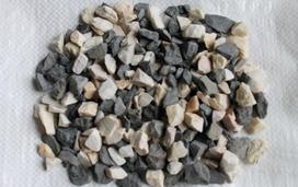 Dekoratyvinė skalda, juodai-balta mix,frakcija 4-8 mm, 25 kg.