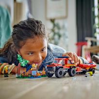 lego automobilis - LEGO City 4x4 ugniagesių visureigis su gelbėjimo valtimi 60412 - 4 nuotrauka