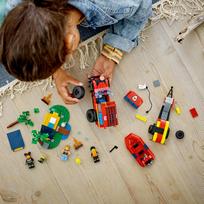 lego automobilis - LEGO City 4x4 ugniagesių visureigis su gelbėjimo valtimi 60412 - 7 nuotrauka