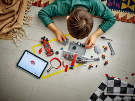 lego ferrari - LEGO City F1 Pit Stop & Pit Crew with Ferrari Car 60443, 322 vnt. - 8 nuotrauka