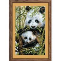 RIOLIS – Create It Yourself – Siuvinėjimo rinkinys „Panda su vaiku“ 1159 (22x38 cm)