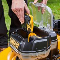 akumuliatoriu pakrovejas - Akumuliatorinė vejapjovė DeWalt DCWM564N; 36 V (be akumuliatoriaus ir pakrovėjo) - 4 nuotrauka