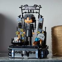 lego konstruktoris - LEGO Wednesday Addams figūrėlė 76780 - 6 nuotrauka