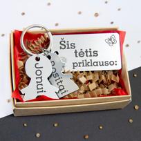 Raktų pakabukas "Šis tėtis priklauso" su Jūsų pasirinktais vardais