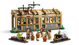 lego castle - LEGO Harry Potter Hogwarts Castle: Herbology Class 76445 - 4 nuotrauka