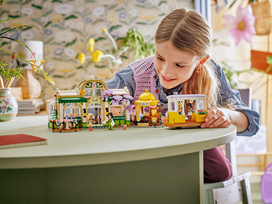 lego flower - LEGO Friends Augalų kavinė ir gėlių parduotuvė 42671 - 6 nuotrauka