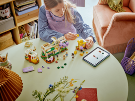 lego flower - LEGO Friends Augalų kavinė ir gėlių parduotuvė 42671 - 8 nuotrauka