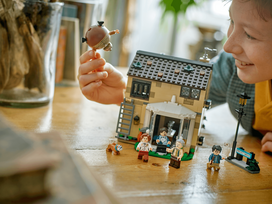 privet drive lego - LEGO Harry Potter Ligustrų gatvė: tetos Mardžės rodos 76451 - 5 nuotrauka