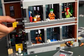 lego dc - LEGO BATMAN Arkham Asylum 76300 - 5 nuotrauka