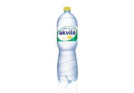 Lengvai gazuotas stalo vanduo AKVILĖ su citrinos aromatu, 1,5 l