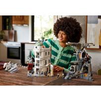 village lego - LEGO Harry Potter Gringotts burtininkų suolas - kolekcinis leidimas 76417 - 9 nuotrauka