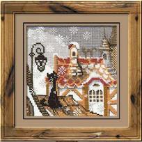 RIOLIS - Create It Yourself - Siuvinėjimo rinkinys „Katės žiemiškame mieste“ 610 (13x13 cm)