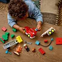 senukai lego - LEGO DUPLO TOWN Wóz strażacki z wężem i strażakiem 10473 - 6 nuotrauka