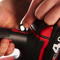 akumuliatorinis svirkstas - Milwaukee M18 GG-201C Grease Gun - 2 nuotrauka