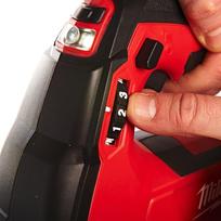 akumuliatorinis svirkstas - Milwaukee M18 GG-201C Grease Gun - 3 nuotrauka