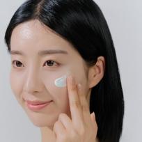 skin1004 madagascar centella serum - SKIN1004 SKIN1004 Madagascar Centella Hyalu-Cica Water-Fit Sun Serum 50ml - 2 nuotrauka