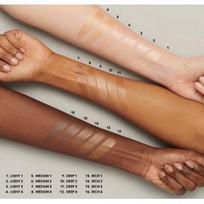 MAC Strobe Dewy Skin Tint drėkinamasis veido kremas su atspalviu - Deep 2