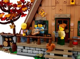 namelio a - LEGO Ideas Dvišlaitis namelis 21338 - 8 nuotrauka