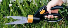 saku zirkles - Fiskars 113680 Servo-System žolės žirklės (Grass Shears) - 4 nuotrauka