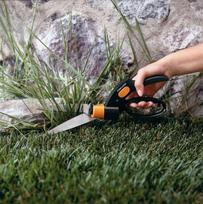 saku zirkles - Fiskars 113680 Servo-System žolės žirklės (Grass Shears) - 5 nuotrauka