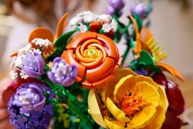 lego flower - LEGO Botanicals Gėlių kompozicija 10345 - 2 nuotrauka
