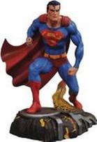 Gallery Diorama: DC Comics - Superman Statue, 25cm