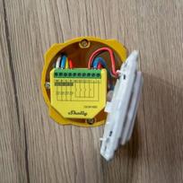 ismanus namas - Shelly Plus RGBW PM LED juostos valdiklis Wi-Fi/Bluetooth - 1 nuotrauka
