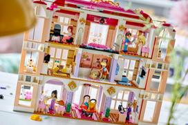 lego friends - LEGO FRIENDS Grand Hotel mieste Heartlake 42704 - 4 nuotrauka