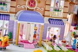 lego friends - LEGO FRIENDS Grand Hotel mieste Heartlake 42704 - 7 nuotrauka