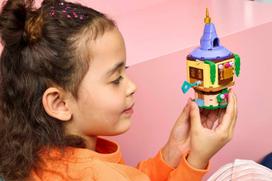 senukai lego - LEGO DISNEY Rapunzelės mini bokštas 43294 - 6 nuotrauka