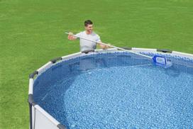 graibsto kotas - Bestway Flowclear AquaRake 58660 baseino valymo tinklelis 50 cm - 5 nuotrauka