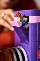 toy story zaislai - LEGO Disney ir Pixar „Žaislų istorijos“ šuniuko Slinkio knygų atramos 43301 - 8 nuotrauka