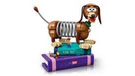 toy story zaislai - LEGO Disney ir Pixar „Žaislų istorijos“ šuniuko Slinkio knygų atramos 43301 - 11 nuotrauka