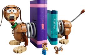 toy story zaislai - LEGO Disney ir Pixar „Žaislų istorijos“ šuniuko Slinkio knygų atramos 43301 - 13 nuotrauka