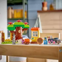 lego konstruktoriai - Lego Duplo Bluey Picų pardavėjos su Muffin ir Bluey 10469 - 3 nuotrauka