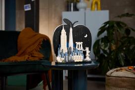 didysis lego - LEGO Architecture Niujorkas – Didysis obuolys 21066 - 8 nuotrauka