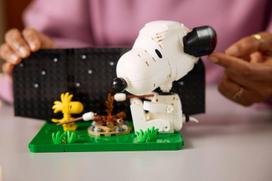 lego konstruktoriai - LEGO IDEAS Žemės riešutai: Snoopy's šunų būda 21368 - 4 nuotrauka