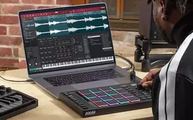 sintezatorius - AKAI MPC Studio II kontroleris MIDI USB (Juodas) - 2 nuotrauka