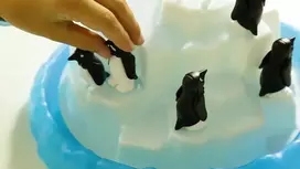plastikinis stalas - Stalo žaidimas Ravensburger Plitsch Platsch Penguins 21325, EN - 6 nuotrauka