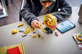 bigbox lego - Lego Editions Scuderia Ferrari HP Lewis Hamilton šalmas 43022 - 2 nuotrauka