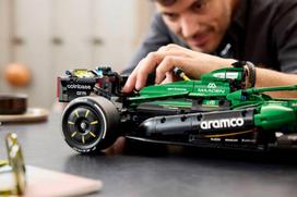 lego konstruktoris - LEGO Technic F1 bolidas Aston Martin Aramco AMR25 42240 - 2 nuotrauka