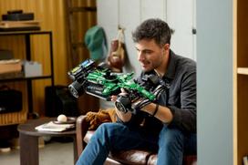 lego konstruktoris - LEGO Technic F1 bolidas Aston Martin Aramco AMR25 42240 - 6 nuotrauka
