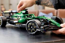 lego konstruktoris - LEGO Technic F1 bolidas Aston Martin Aramco AMR25 42240 - 10 nuotrauka