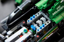 lego konstruktoris - LEGO Technic F1 bolidas Aston Martin Aramco AMR25 42240 - 13 nuotrauka