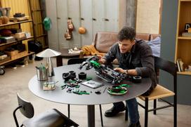 lego konstruktoris - LEGO Technic F1 bolidas Aston Martin Aramco AMR25 42240 - 14 nuotrauka