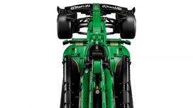 lego konstruktoris - LEGO Technic F1 bolidas Aston Martin Aramco AMR25 42240 - 16 nuotrauka