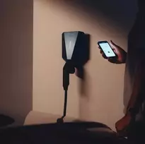 modely - Easee Charge Up 22kW Juoda (Black) - 2 nuotrauka