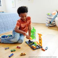hot wheels trasos - Mattel Hot Wheels City Super Fuel Station HTN79 žaislų rinkinys - 6 nuotrauka