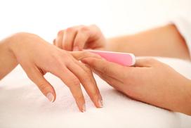 koju kaukes - IROHA Regenerating Peach Hand & Nail Gloves Maitinanti kaukė rankoms su persikais - 2 nuotrauka